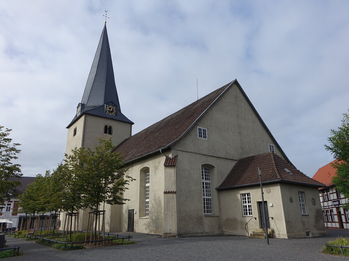 Rahden, evangelische St. Johannis Kirche, erbaut im 13. Jahrhundert (11.10.2021)