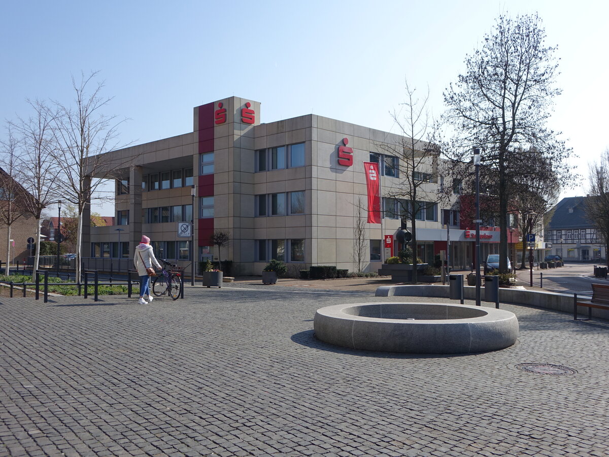 Rahden, Sparkassengeb�ude in der Kirchstra�e (22.03.2026)