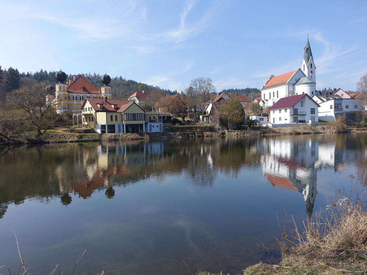 Ramspau, Schloss und St. Laurentius Kirche,  Kirche erbaut von 1903 bis 1904 von Heinrich Hauberrisser und Joseph Koch (25.03.2018)