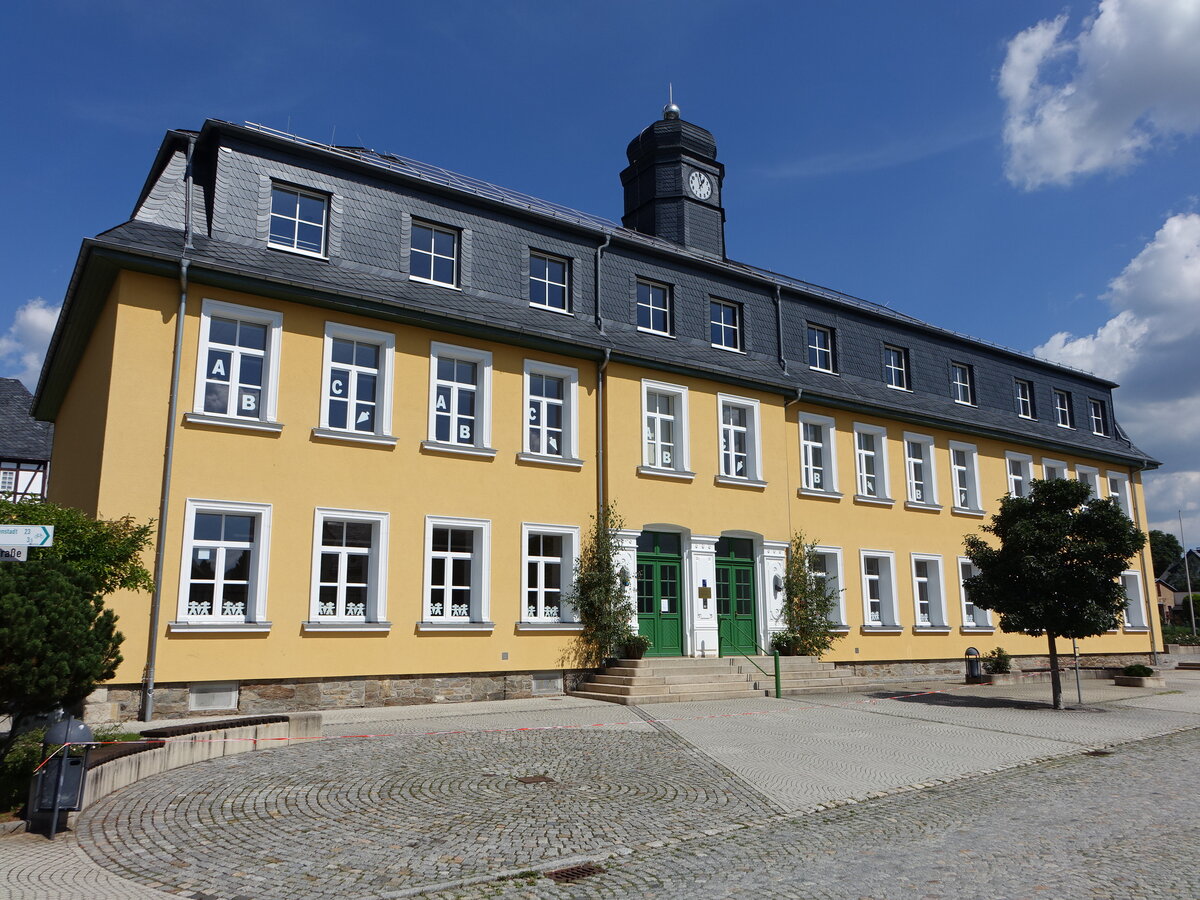 Raschau, Gebude der Grundschule in der Schulstrae (19.08.2023)