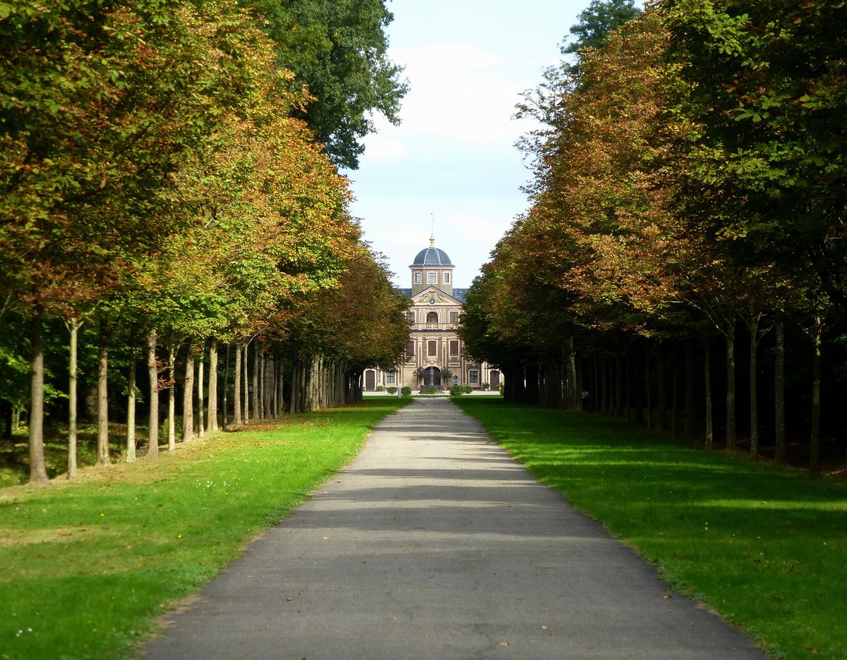 Rastatt-Frch, Blick durch die Parkallee zum Eingang von Schlo Favorite, Sept.2015