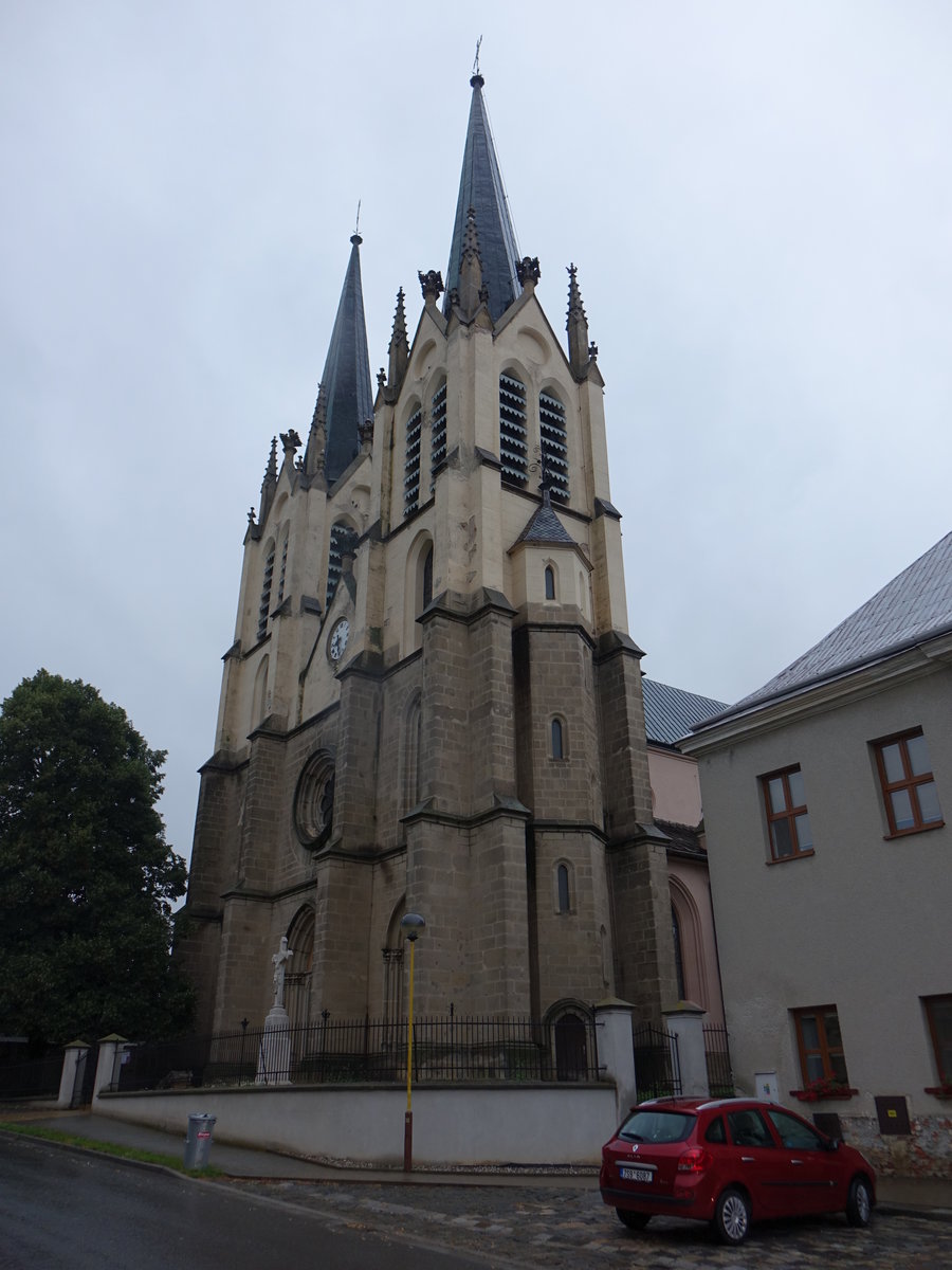 Rataje / Rattay, Pfarrkirche St. Peter und Paul, erbaut von 1881 bis 1898 durch Gustav Karel Mereta (04.08.2020)