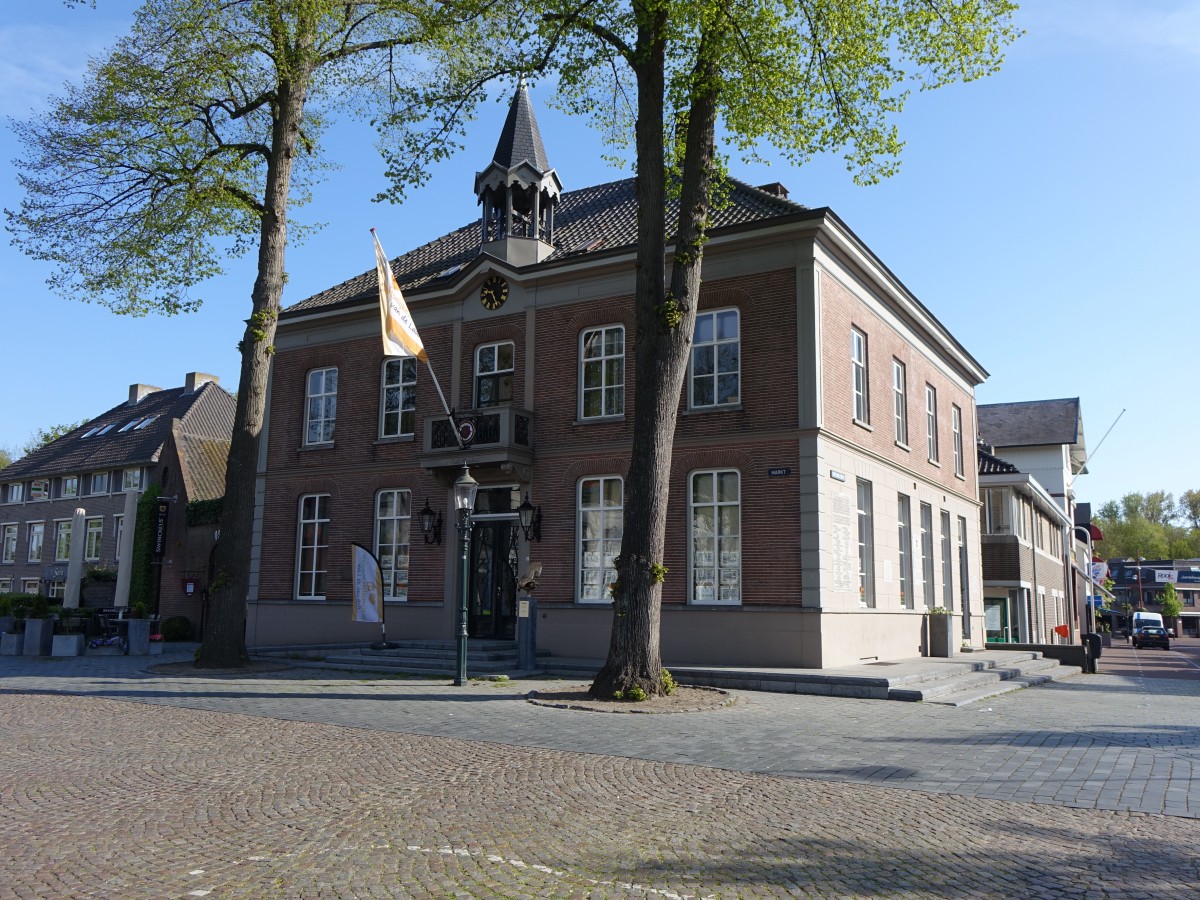 Rathaus am Markt von Sint-Oedenrode (02.05.2015)