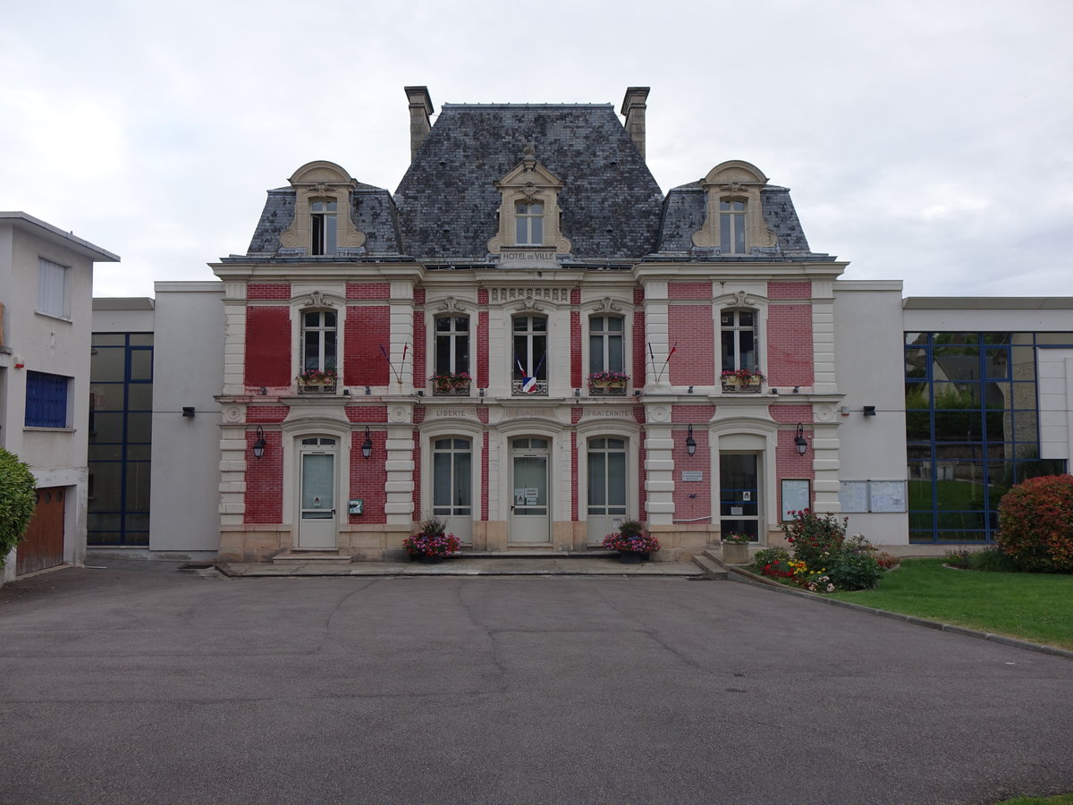 Rathaus von Epone in der Avenue du Professeur Emile Sergent (15.07.2016)