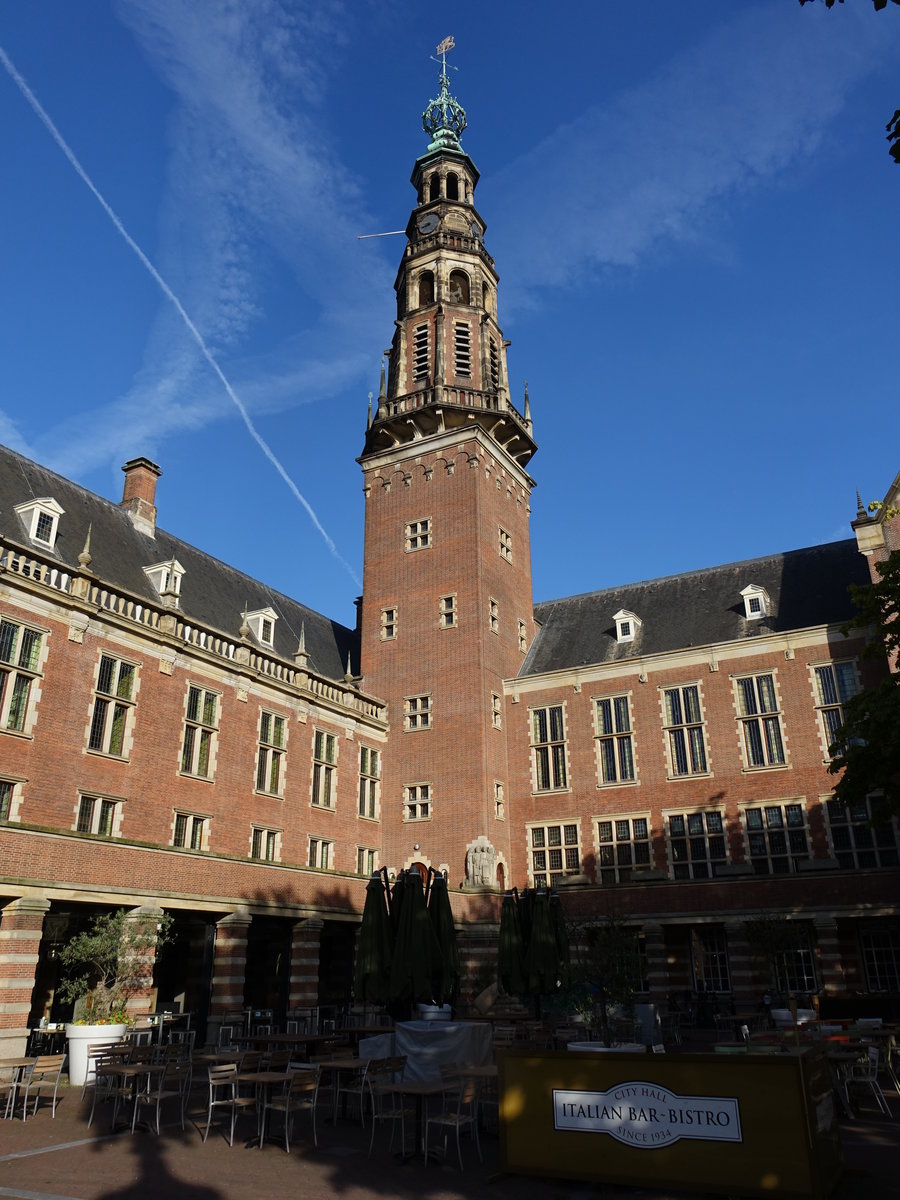 Rathaus von Leiden, erbaut von 1594 bis 1597 durch Lieven de Key, Turm erbaut 1929 (23.08.2016)