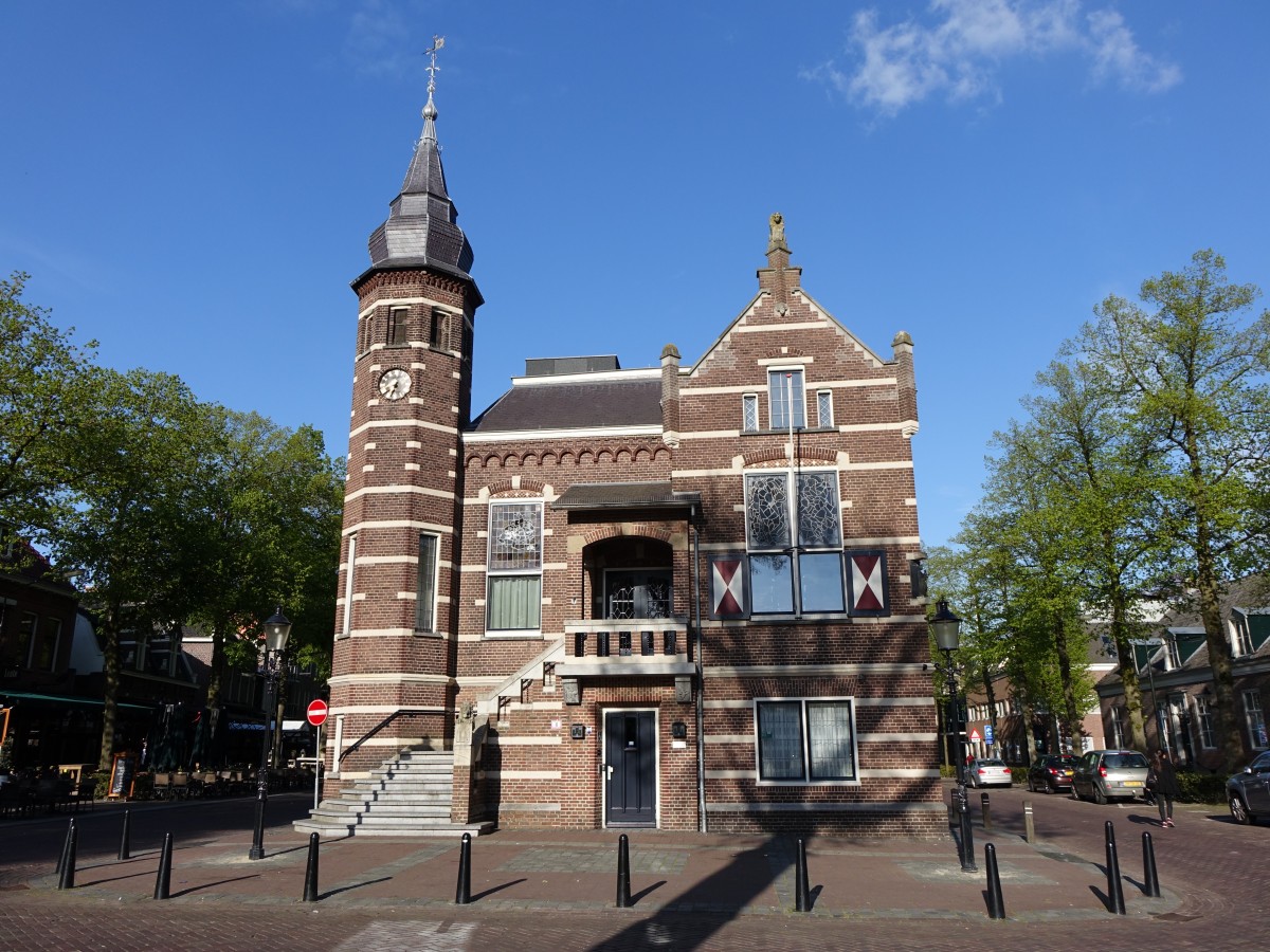 Rathaus von Oisterwijk am De Lind Platz (01.05.2015)