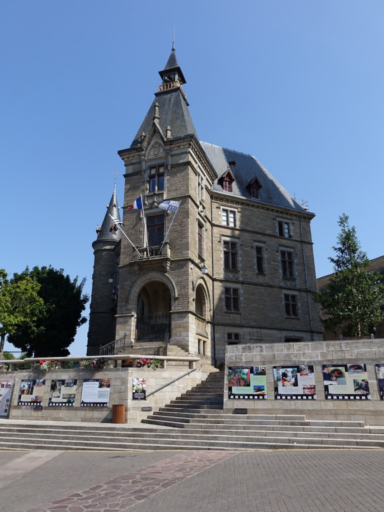 Rathaus von Redon, erbaut 1908 (16.07.2015)