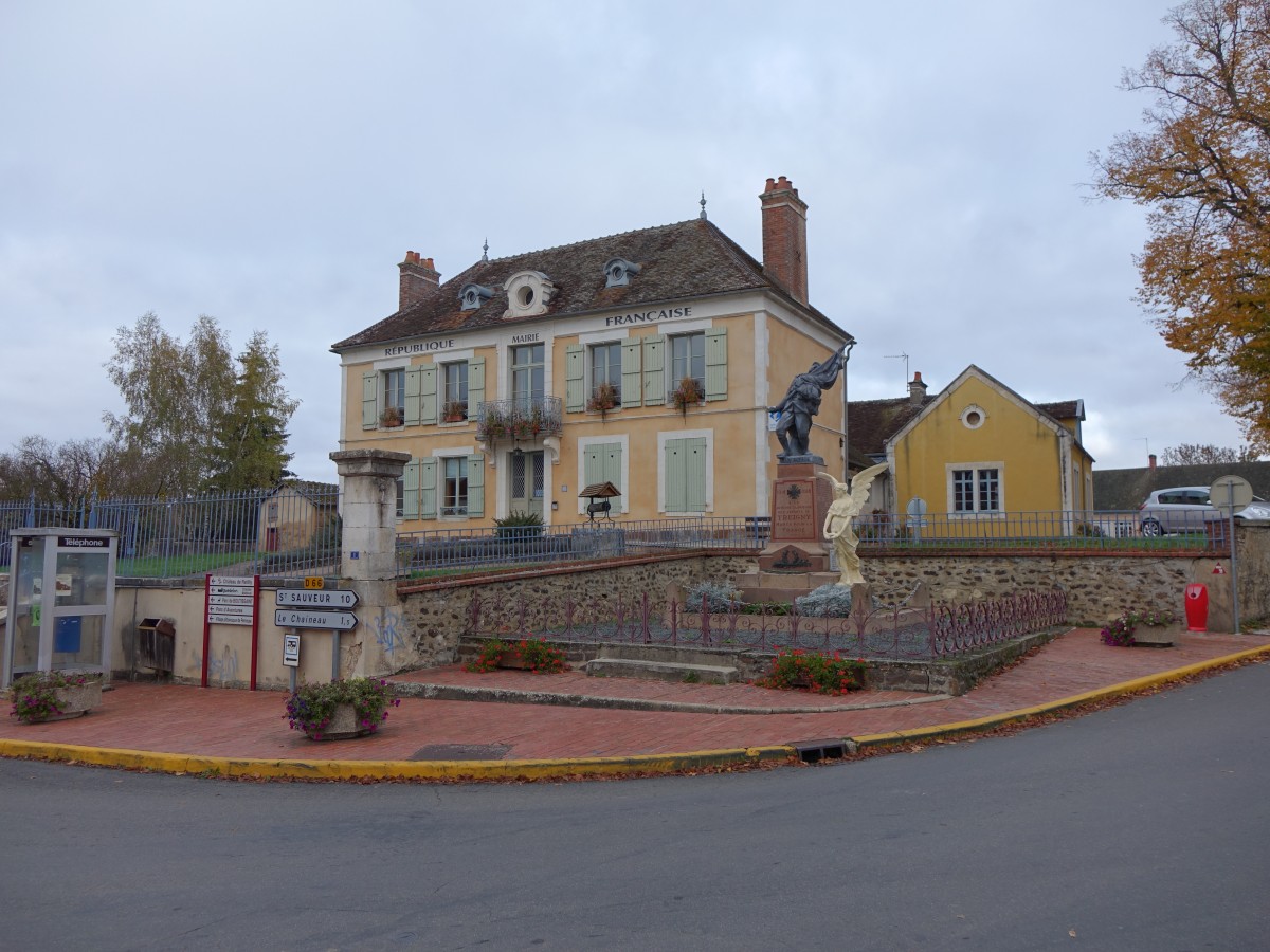 Rathaus von Treigny, Yonne (29.10.2015)