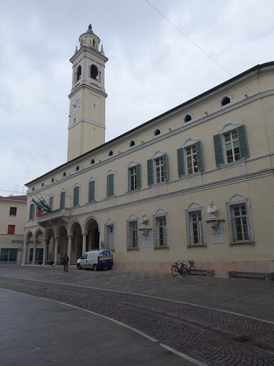 Rathaus von Viadana, historischer Palazzo della Ragione, im Jahr 1502 gebaut (10.10.2016)