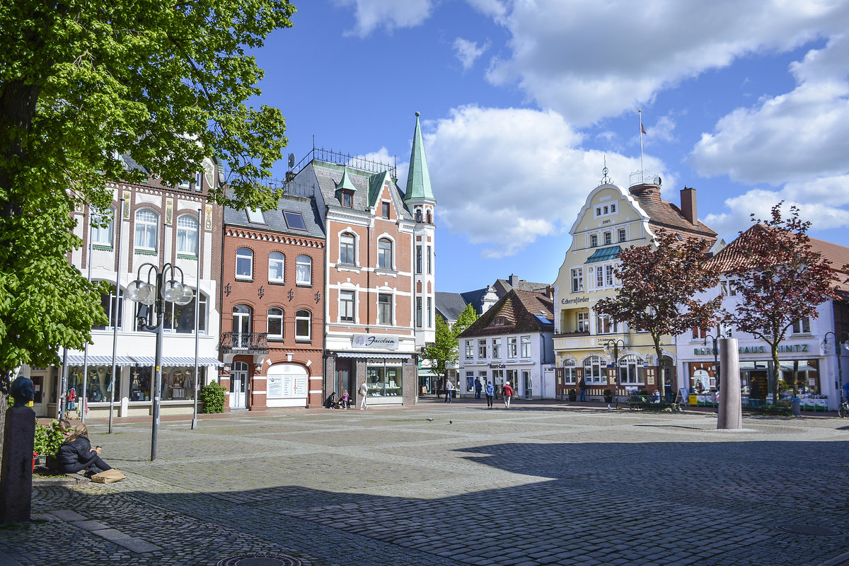 Rathausmarkt in Eckernfrde - eine ber 700 Jahre alte Hafenstadt im ehemaligen Herzogtum Schleswig. Aufnahme: 11. Mai 2020.