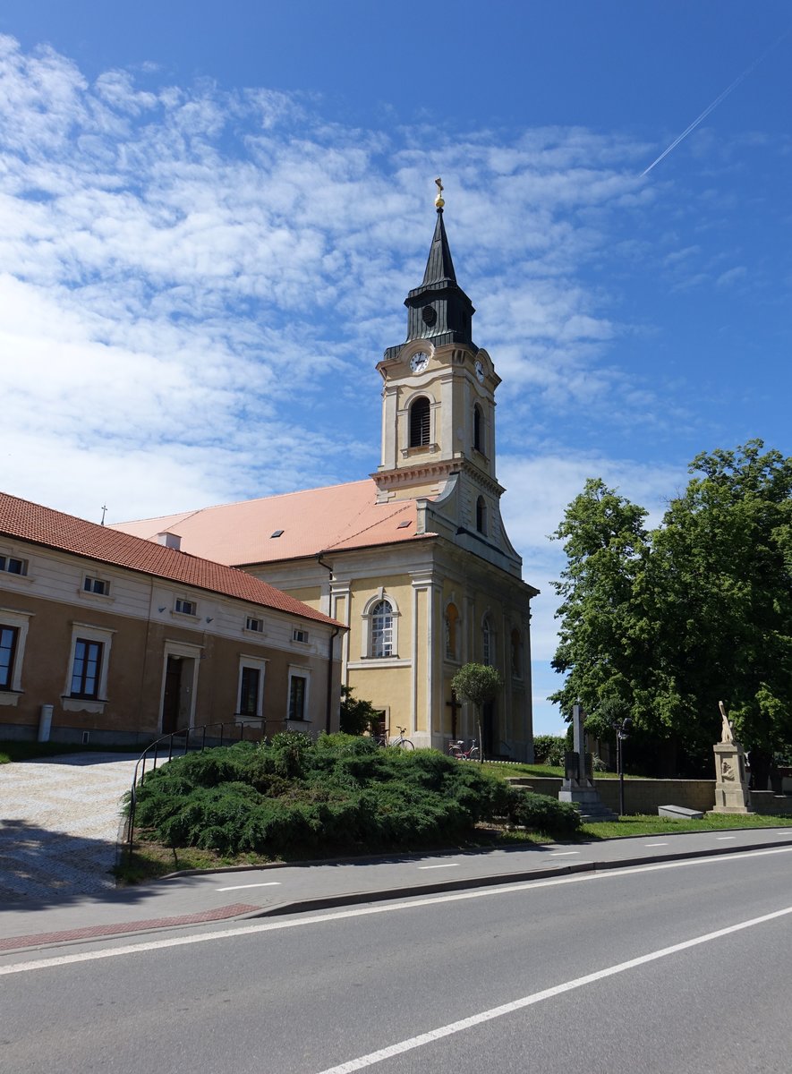 Ratiskovice/ Ratischkowitz, Kirche der Heiligen Kyrill und Method, erbaut 1857 im Stil der historischen Romantik (31.05.2019)