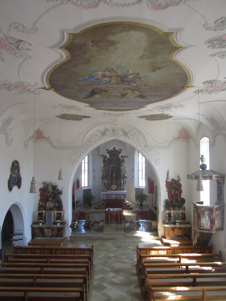 Ratzenried, St. Georg Kirche, Barockaltar von 1720, Stuck von 1754, Deckengemlde von Maler Reihing 1910, Seitenaltre von 1949 (08.09.2013)