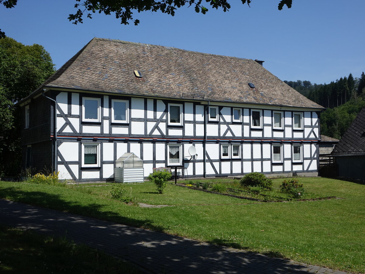 Raumland, historisches Pfarrhaus, erbaut im 18. Jahrhundert durch den Zimmermeister Johannes Mannus Riedesel (26.06.2026)