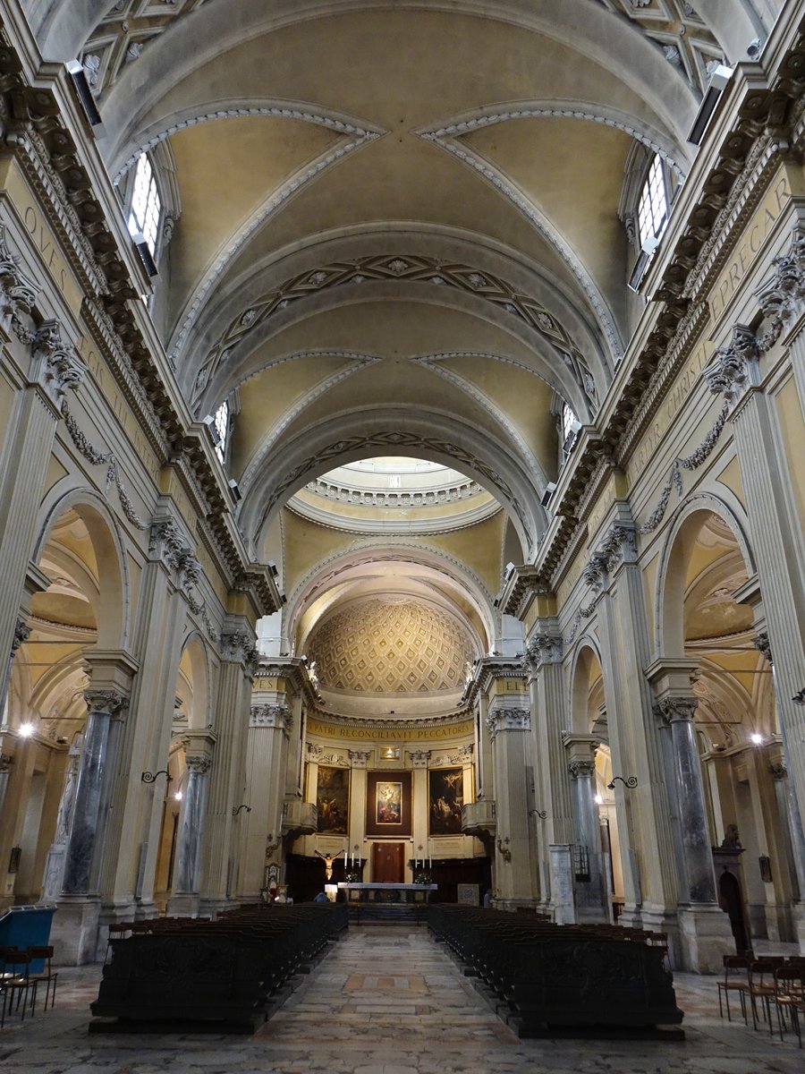 Ravenna, barocker Innenraum des Doms San Orso, fnfschiffige Basilika mit Vierungskuppel, Fresken von Guido Reni (20.09.2019)