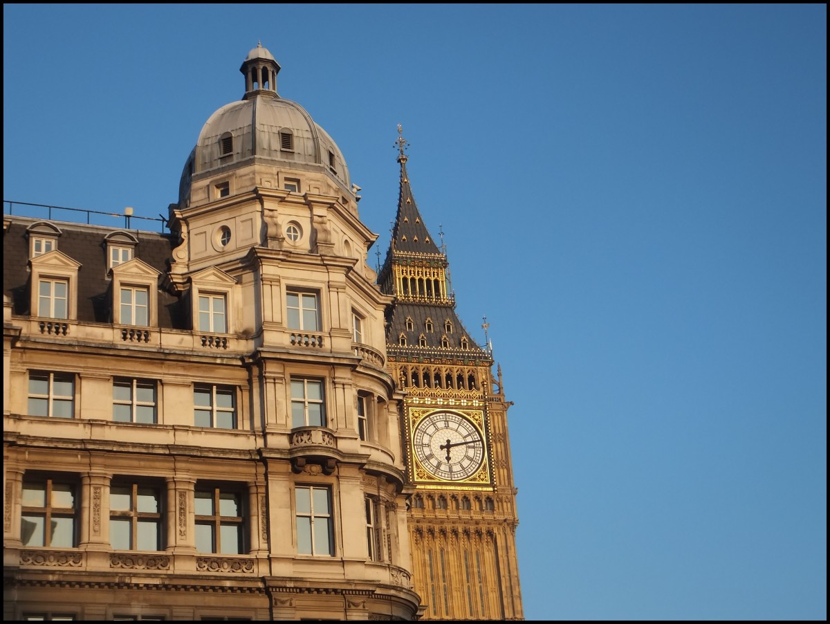 Rechts der Big Ben in London am 23.09.2013