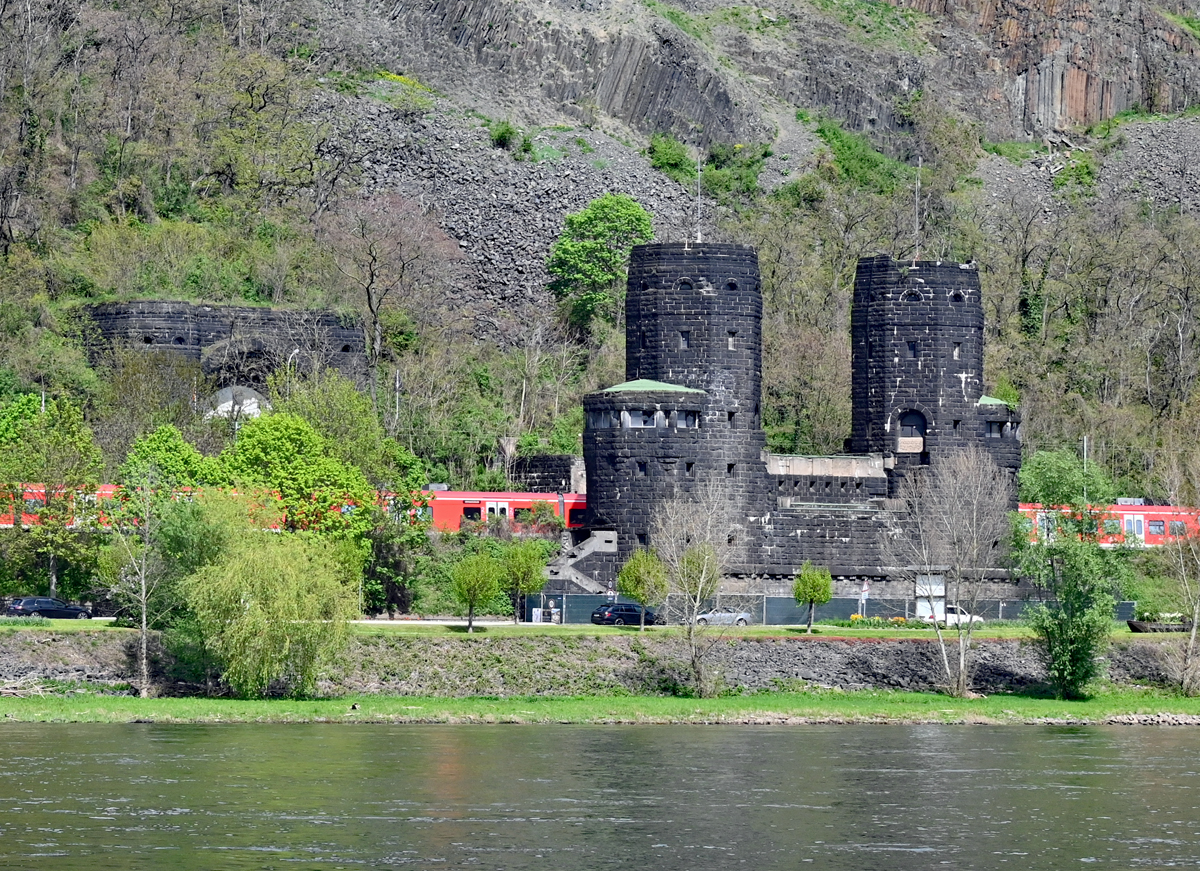 Rechtsrheinischer Tunneleingang und Brckenpfeiler der  Brcke von Remagen  - 01.05.2023