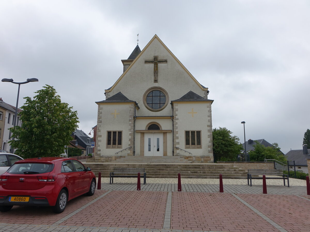 Reckange, Pfarrkirche Saint-Hubert in der Rue Principale (20.06.2022)