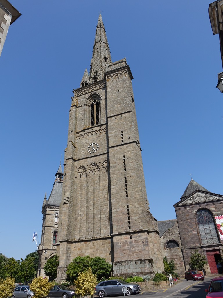 Redon, Klosterkirche Saint-Sauveur, romanischer Mittelturm, 12. Jahrhundert, gotischer Chor, erbaut im 13. Jahrhundert (16.07.2015)