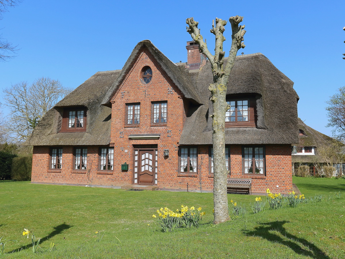 Reetdachhaus in Keitum nahe dem Kliff auf Sylt am 20. April 2018