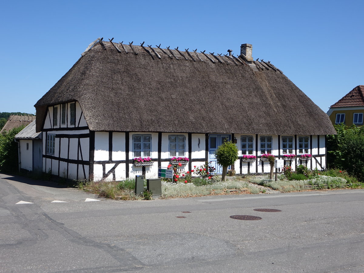 Reetgedecktes Fachwerkhaus in Køng, Insel Fünen (06.06.2018)