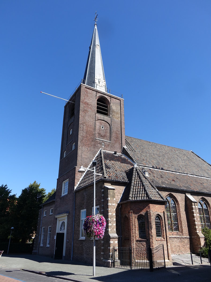 Ref. Kirche von Wateringen, Kirchturm von 1350, Langhaus erbaut 1532 (24.08.2016)