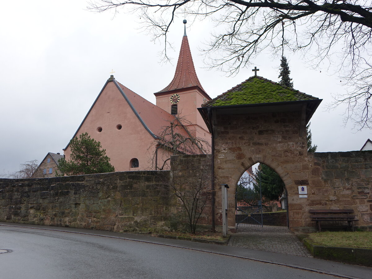 Regelsbach, evangelische Pfarrkirche St. Georg, Verputzter Sandsteinquaderbau mit Steilsatteldach und Chorturm, erbaut im 15. Jahrhundert, barockisiert 1747 (11.12.2016)