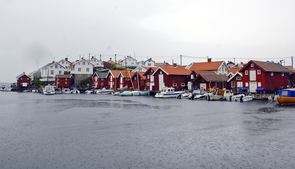 Regen im schwedischen Schrenhof nrdlich von Gteborg. Das Foto ist im Dorf Gullholmen aufgenommen.
Aufnahme: 3. Juli 2017.