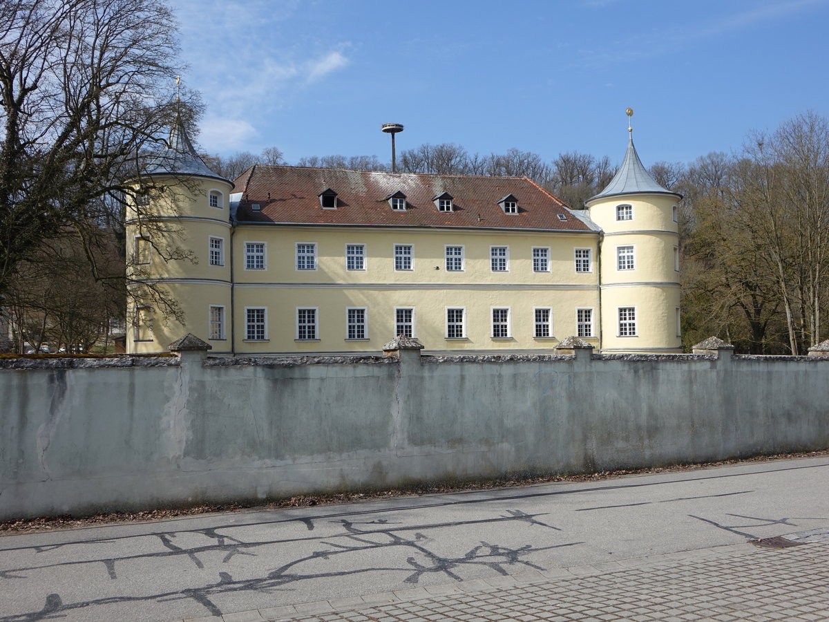 Regendorf, Schloss Faber-Castell, dreigeschossiger Walmdachbau ber H-frmigem Grundriss, erbaut ab 1515 (25.03.2018)