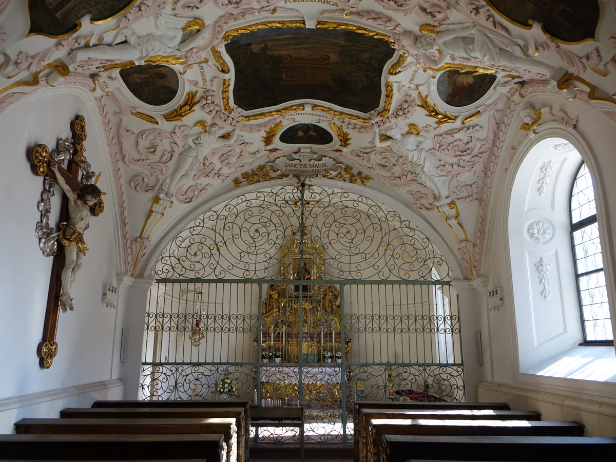 Regensburg, barocker Innenraum der Gnadenkapelle in der Stiftskirche (28.02.2021)
