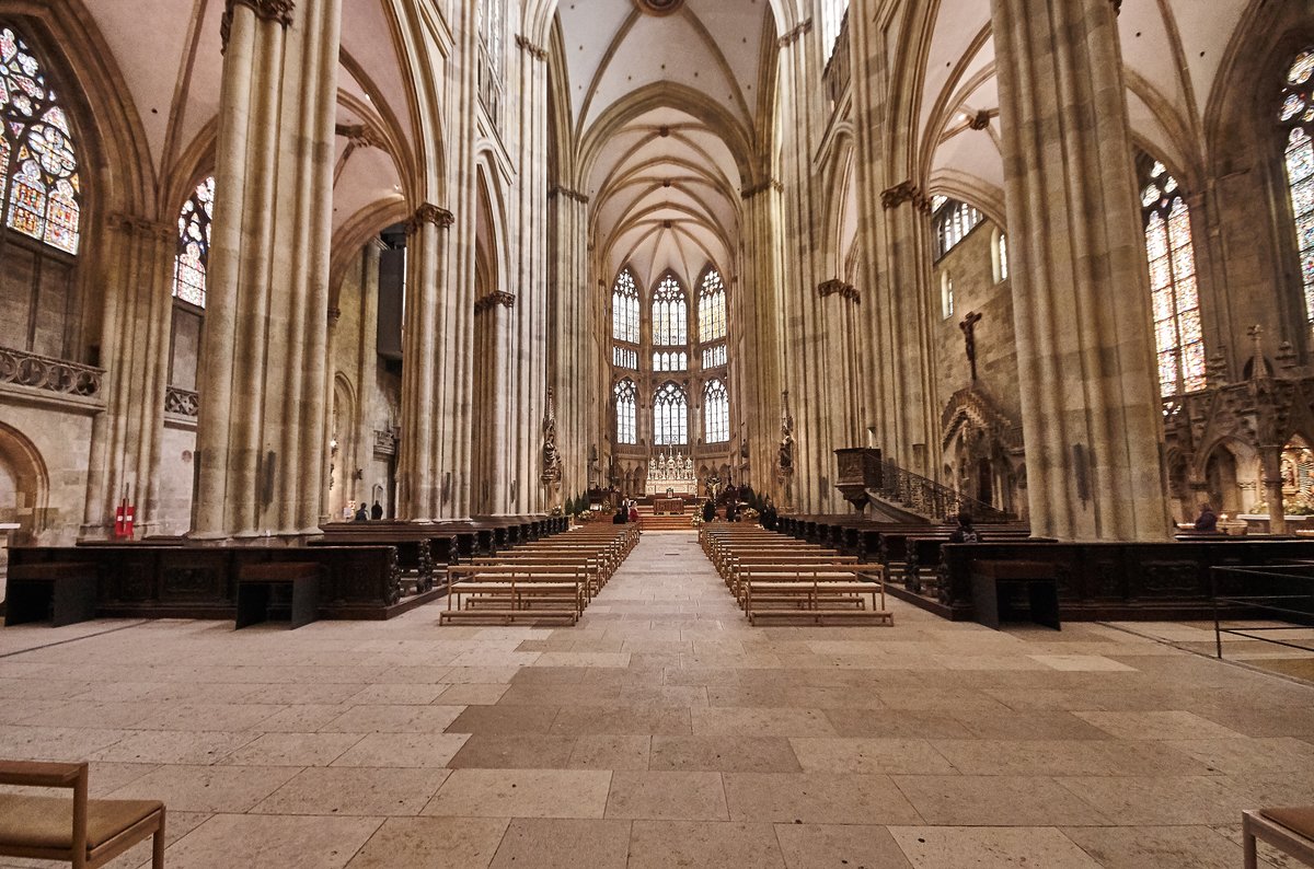 Regensburg, Dom St. Peter am Domplatz am 3.4.2016.