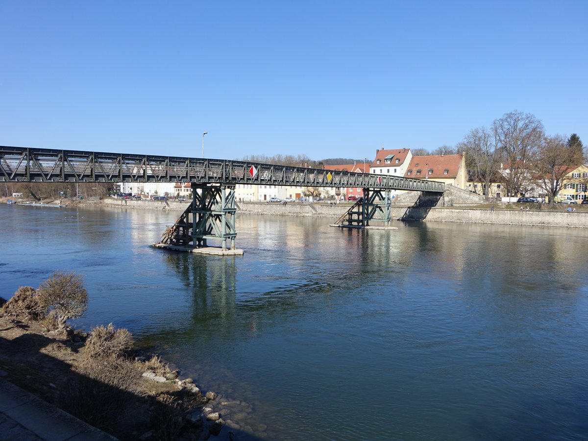 Regensburg, eiserne Steg an der Donau, erbaut 1948 (28.02.2021)