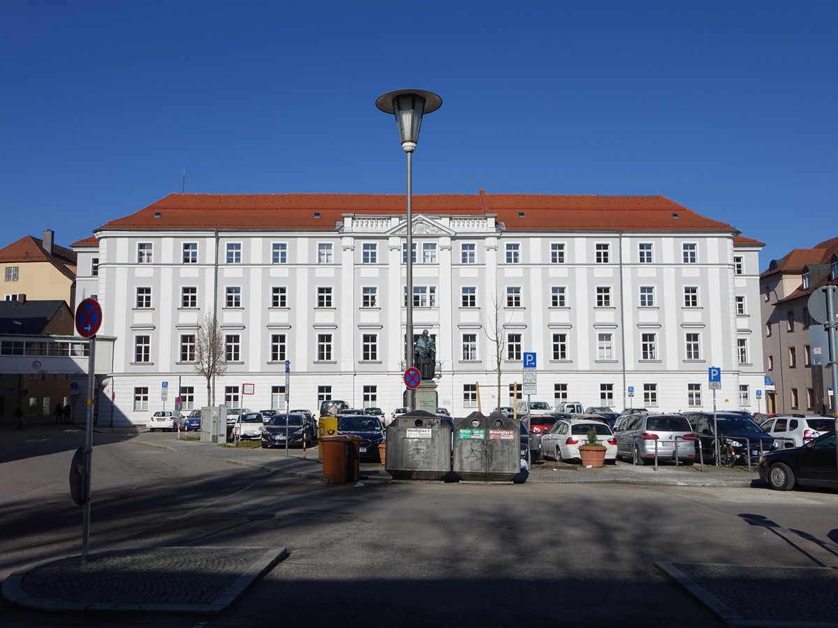 Regensburg, Gebude der Regierung der Oberpfalz am Emmeramsplatz (28.02.2021)