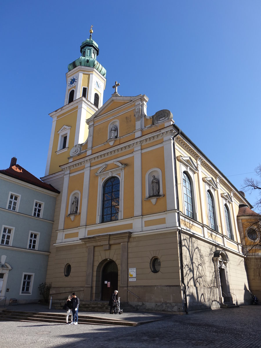 Regensburg, Pfarrkirche St. Theresia, neubarock erbaut von 1899 bis 1900 durch den Architekten Philipp Krmer (28.02.2021)
