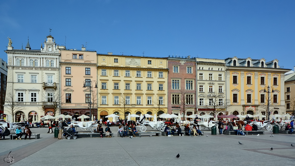 Reges Treiben am Hauptmarkt in Krakau. (April 2014)