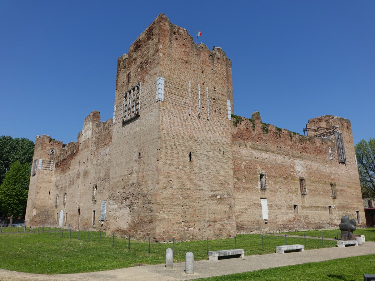 Reggiolo, Rocca Gonzaga an der Piazza Martiri, erbaut ab 1332 (12.04.2024)