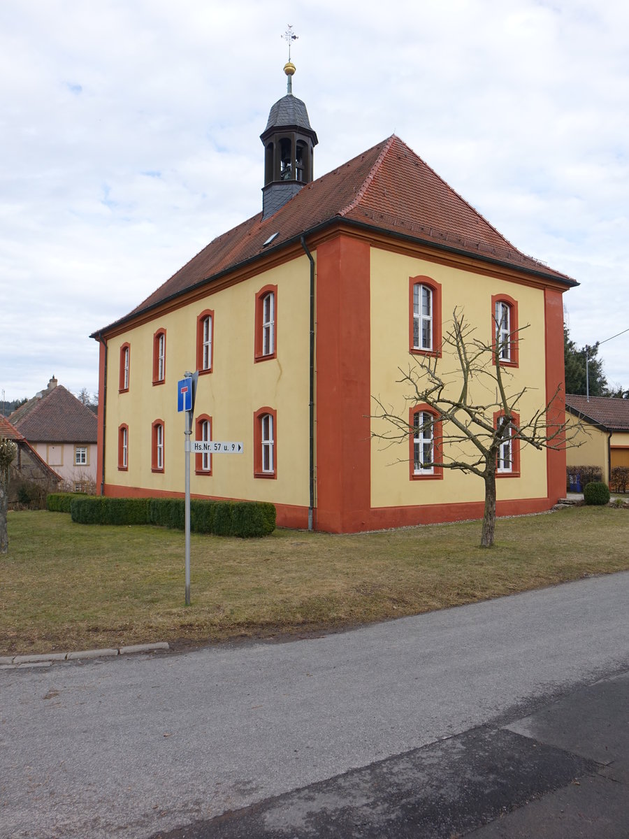 Rehweiler, Ev. Kirche, Saalbau der Herrnhuter Brdergemeine, Walmdachbau mit Dachreiter und zweigeschossiger Fensteranordnung, erbaut bis 1774 (11.03.2018)