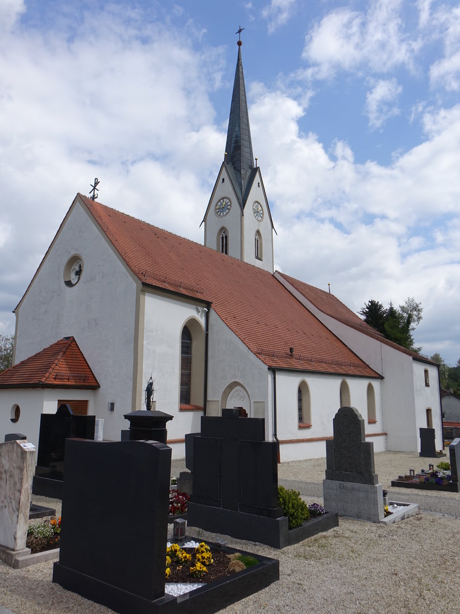 Reicheneibach, Pfarrkirche St. Simon und Judas, sptgotisch, erbaut im 15. Jahrhundert (23.04.2017)