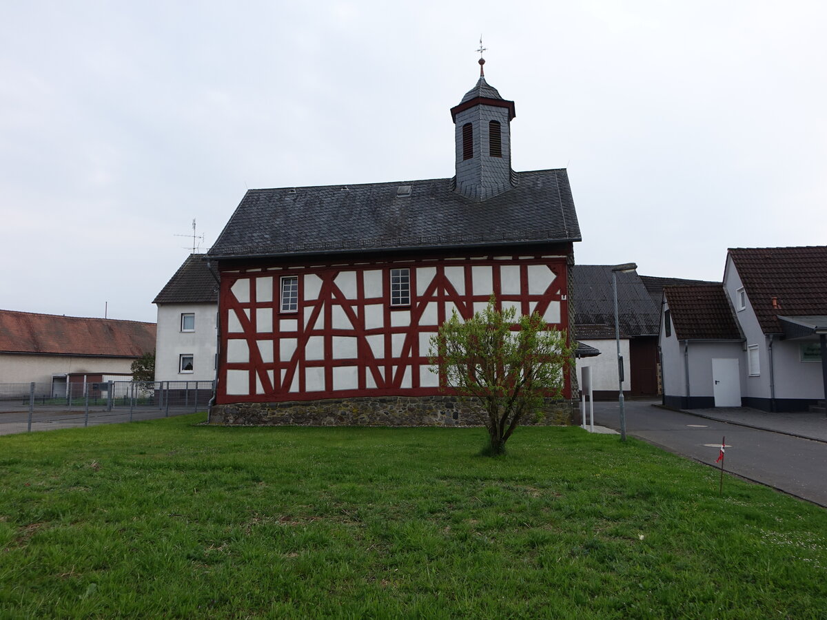 Reinhardshain, kleine evangelische Fachwerkkirche am Festplatz (30.04.2022)