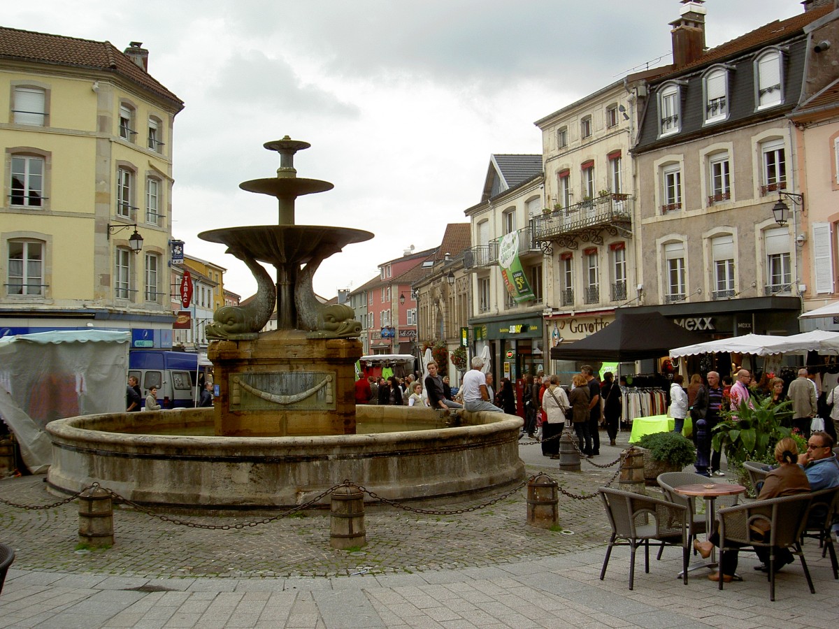 Remiremont, Place du Marechal de Lattre Tessigny (05.10.2014)