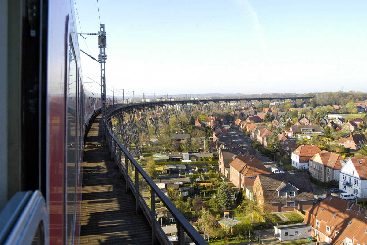 Rendsburg von der Eisenbahn-Hochbrcke aus gesehen. Aufnahme: April 2007.