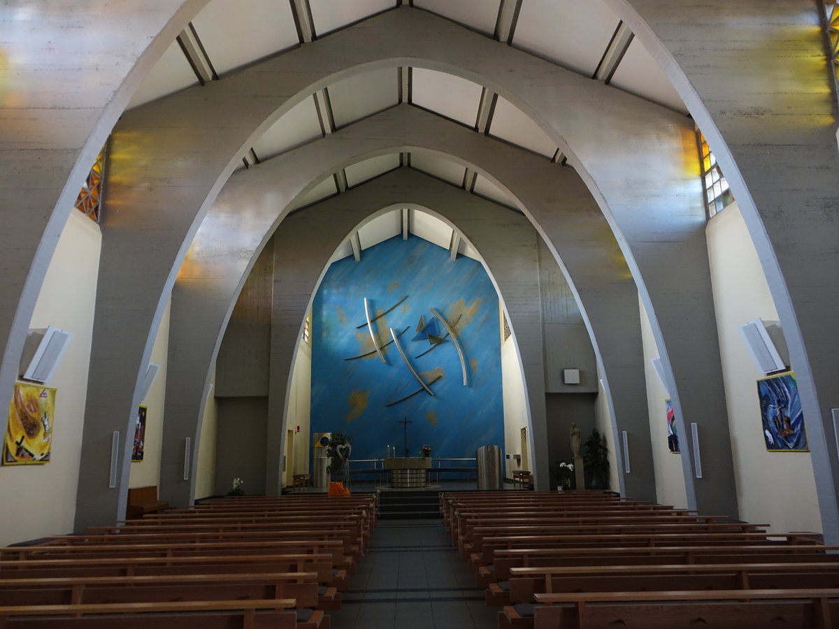 Renningen, Innenraum der Ev. Petruskirche, neugestaltet 1966 (01.07.2018)
