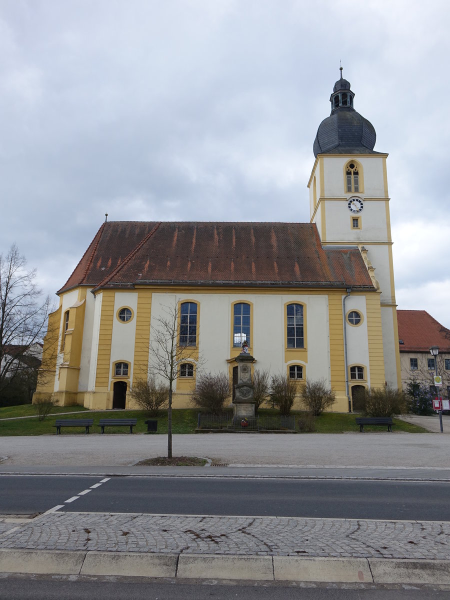Rentweinsdorf, ev. Pfarrkirche zur Hl. Dreifaltigkeit, Saalbau mit eingezogem Polygonalchor, erbaut von 1597 bis 1600 (24.03.2016)