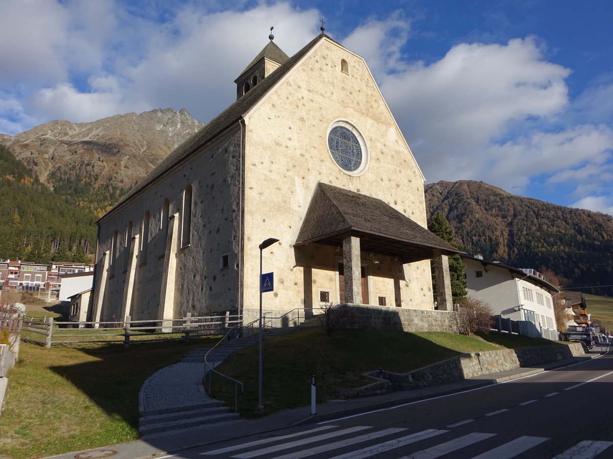 Reschen am See, Pfarrkirche St. Sebastian, erbaut von 1856 bis 1864 (01.11.2017)
