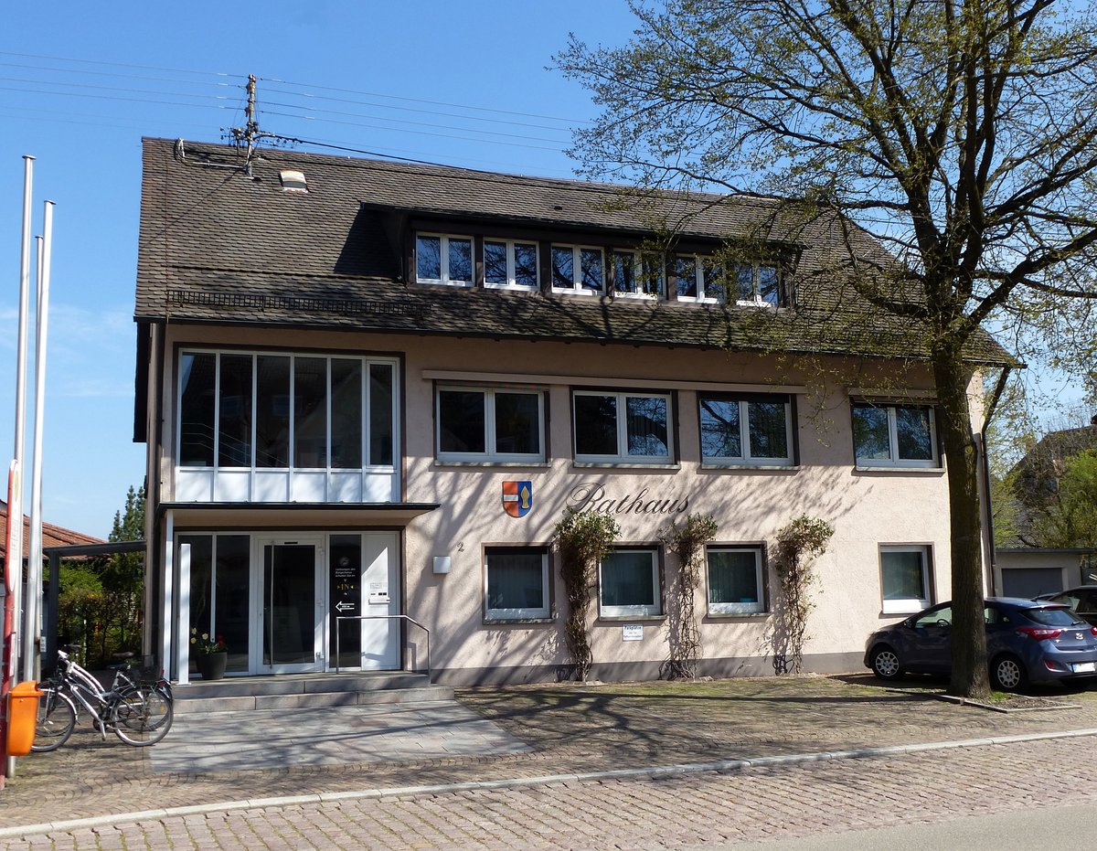 Reute, das Rathaus der ca.3000 Einwohner zhlenden Gemeinde in der Rheinebene, nahe Emmendingen, April 2016