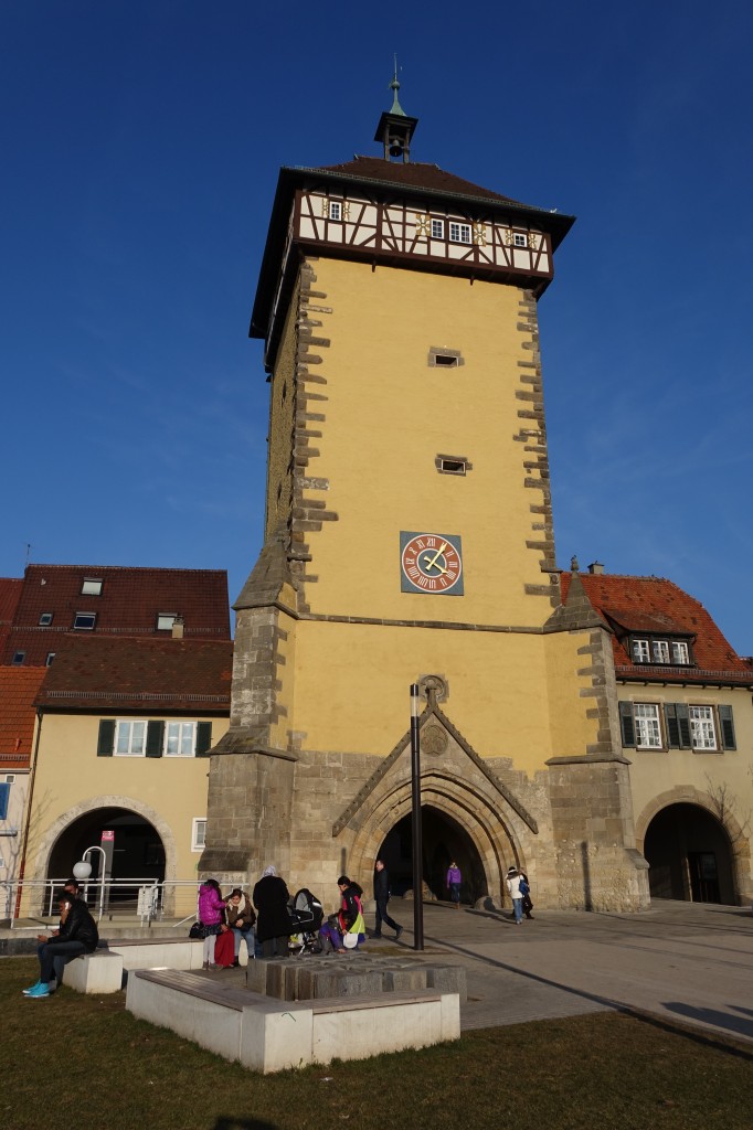 Reutlingen, Tbinger Tor am Oskar Kalbfell Platz, erbaut 1235 (19.02.2015)