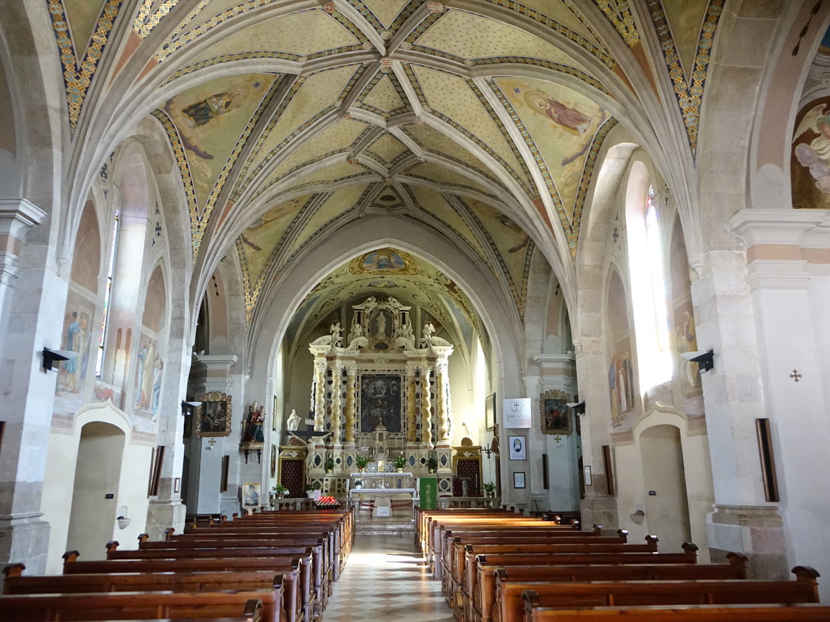 Revo, Fresken in der Pfarrkirche St. Stefano, die Szenen aus dem Leben des Heiligen Stephan darstellen und 1910 von Sigismondo Nardi gemalt wurden (15.09.2019)