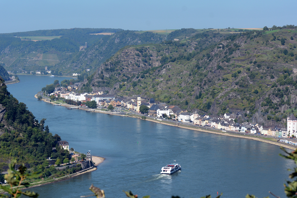 Rhein bei St. Goarshausen, aufgenommen von der Loreley - 17.09.2014