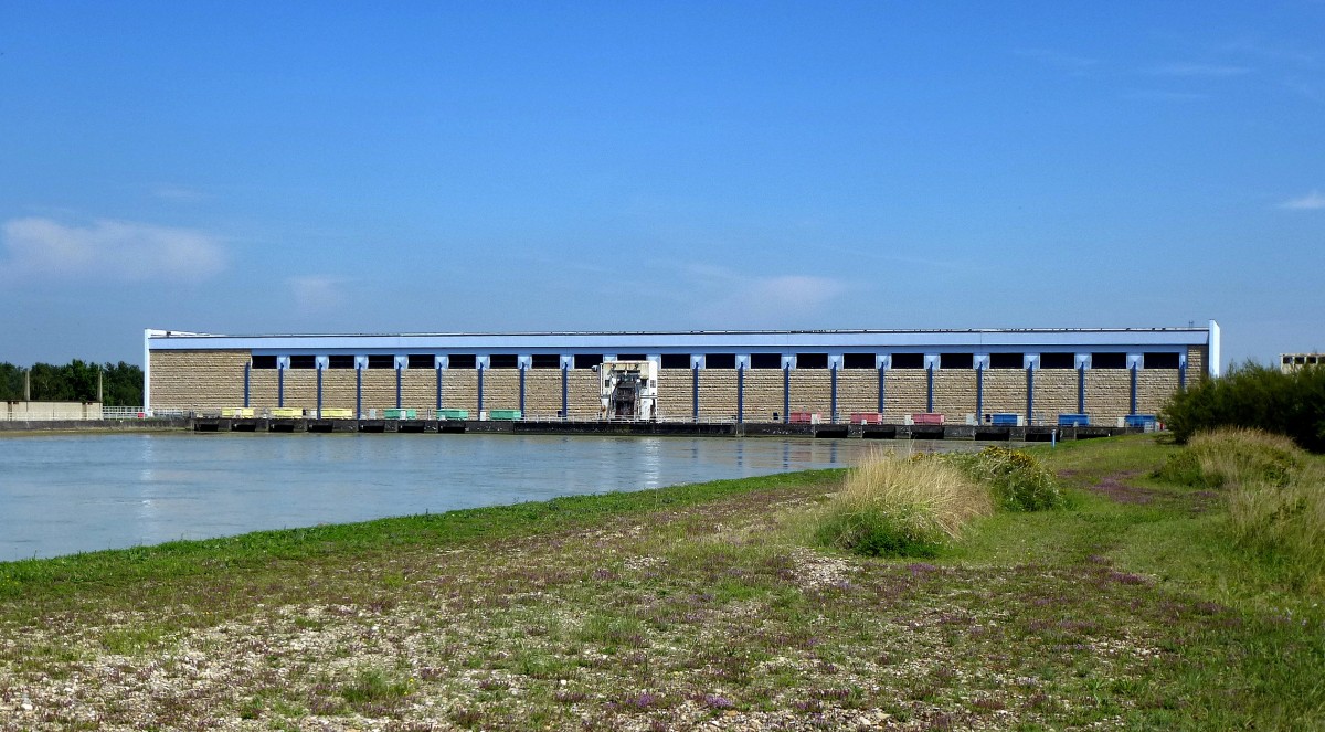 Rheinau(Rhinau), das Rheinkraftwerk, Blick auf die Einströmseite, Aug.2014