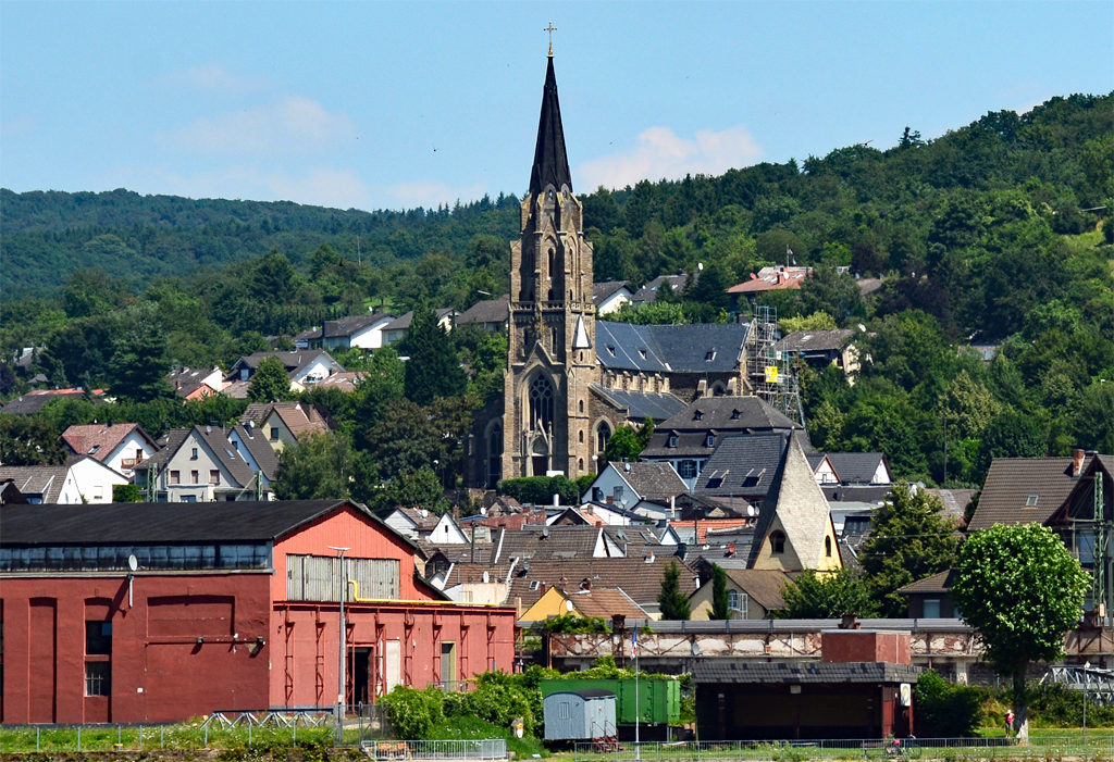 Rheinbrohl (rechtsrheinisch), Neugotische kath. Pfarrkirche  St. Suitbertus  - 19.07.2016