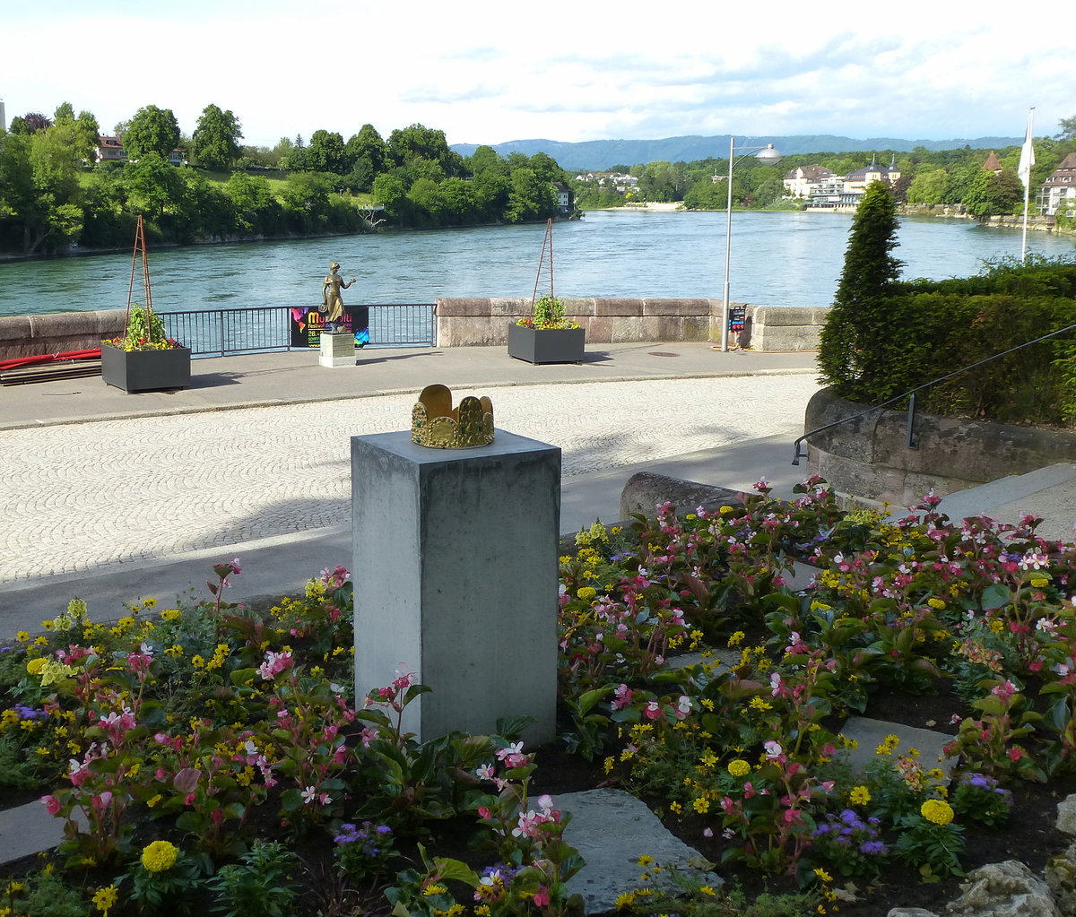 Rheinfelden AG, Blick vom Burgstall (Rheininsel) fluaufwrts, Mai 2017